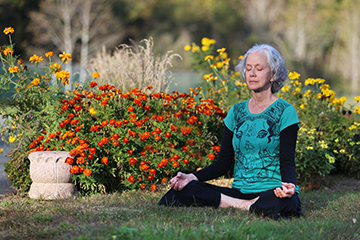 fall silent retreat yoga yogaville